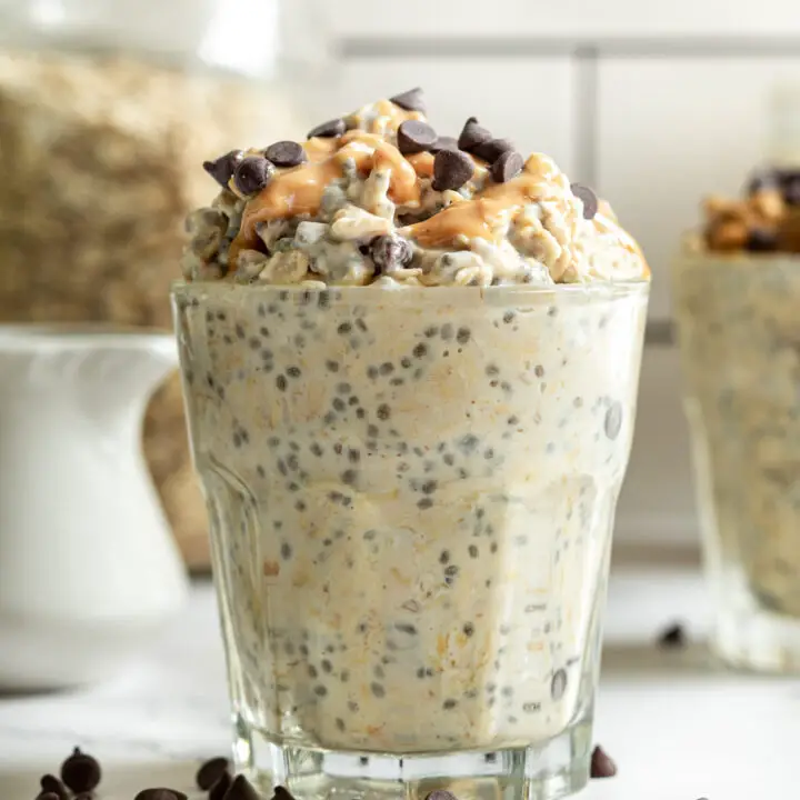 Overnight Oats with Peanut Butter and Chocolate Chips