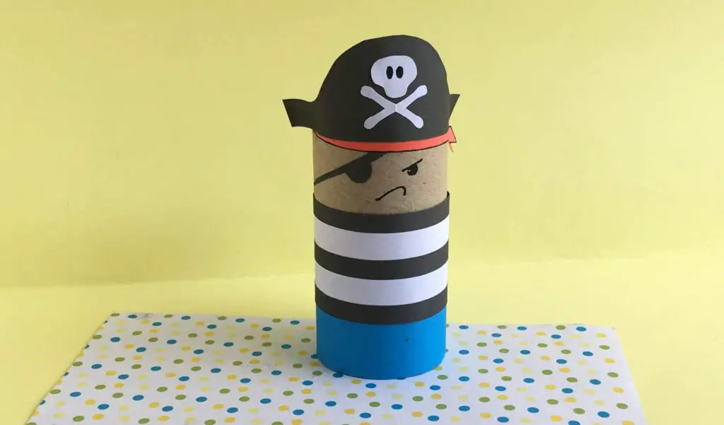 toilet paper roll pirate craft